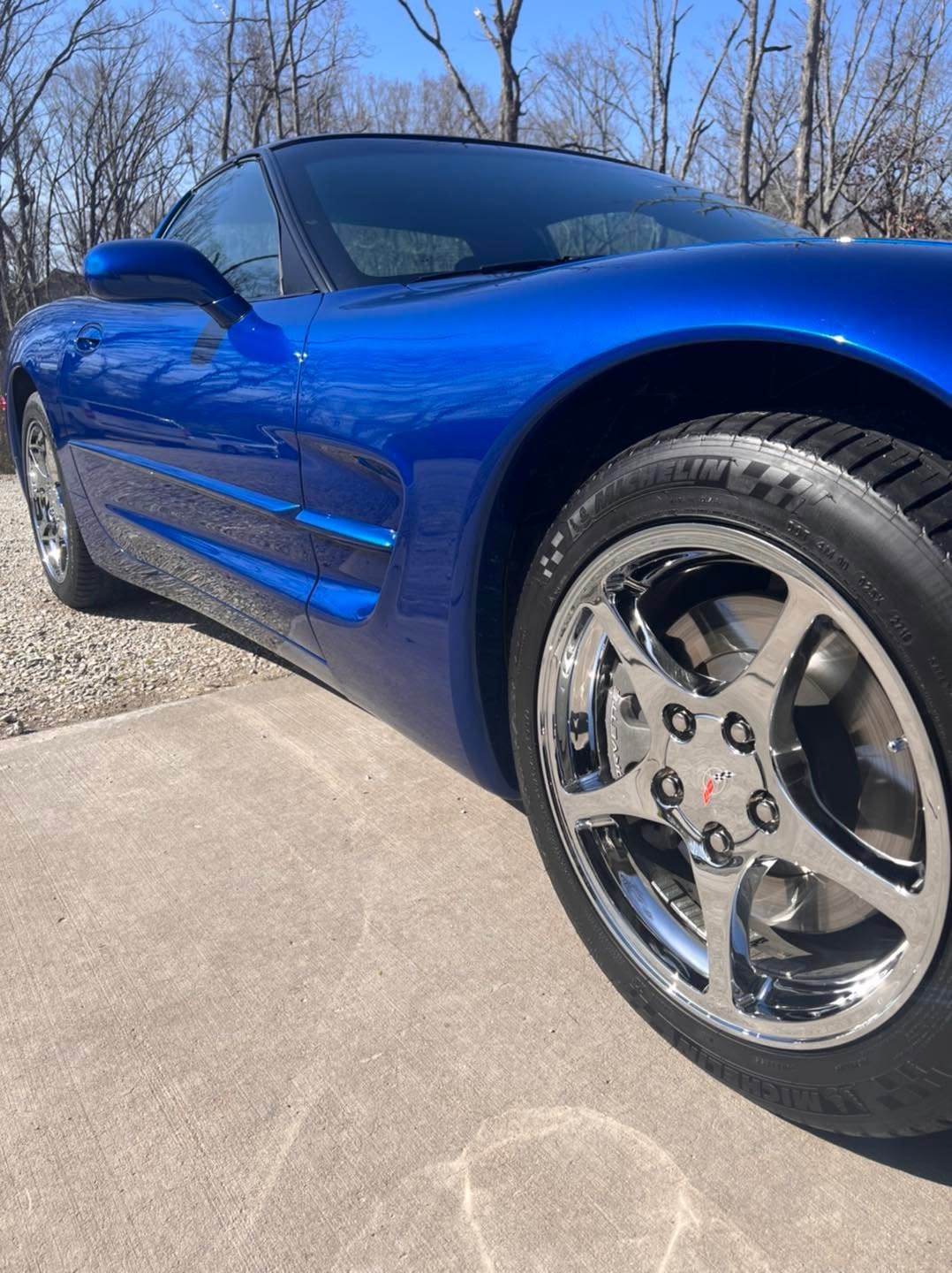 Blue Corvette with polished chrome wheels